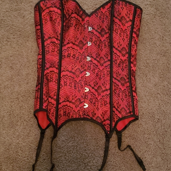 Corset - Picture 1 of 3